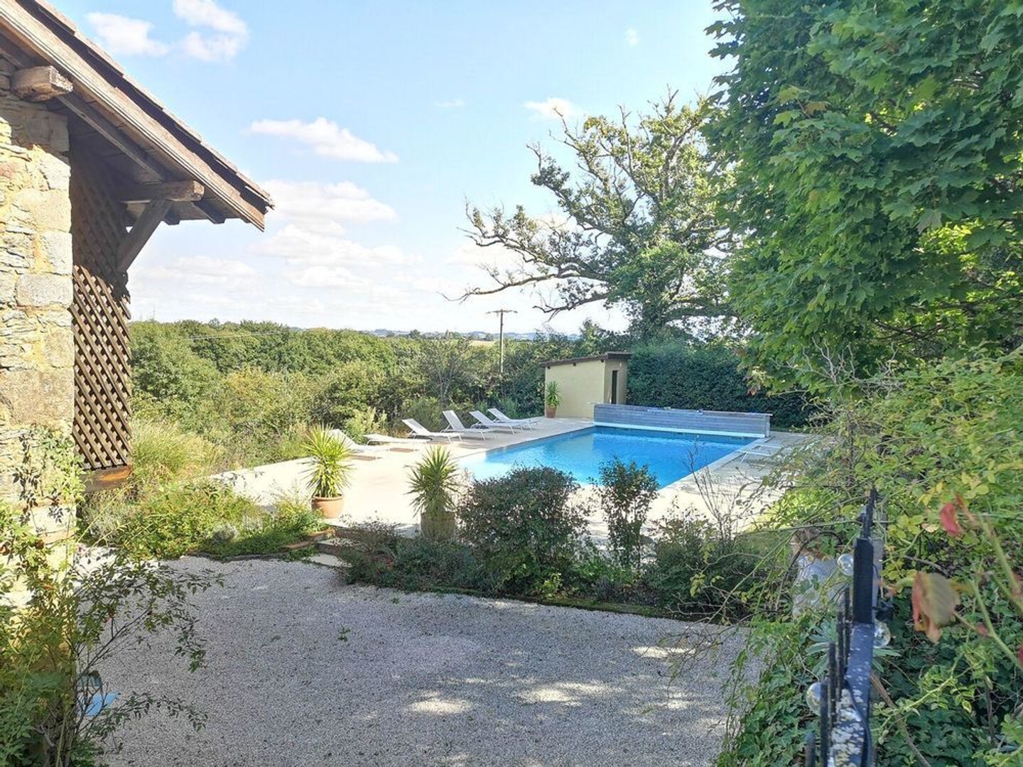 A vendre, secteur d'Aignan, Gers: Une très belle occasion pour acheter un hameau avec 5 logements (maisons et gîtes), dépendance