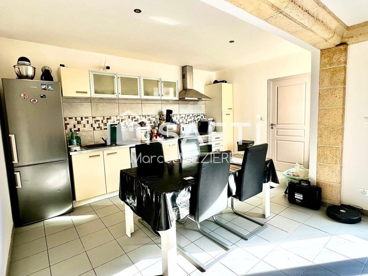 Maison de ville (2 beaux appartements loués)