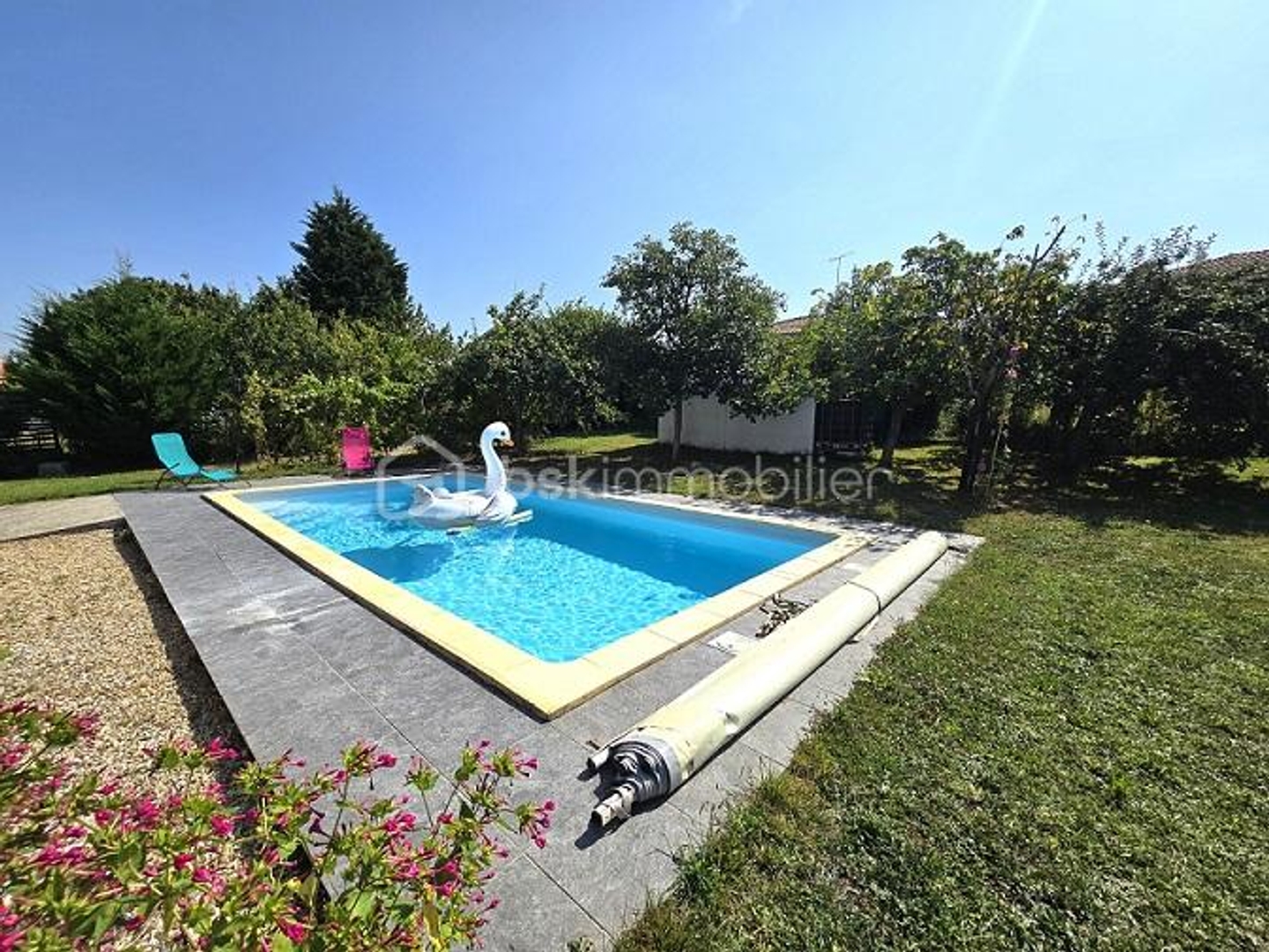 MAISON DE 120 M2 AVEC 4 CHAMBRES, 2 SALLES D'EAU, UNE PISCINE SUR UN TERRAIN DE 828 M2 !!!