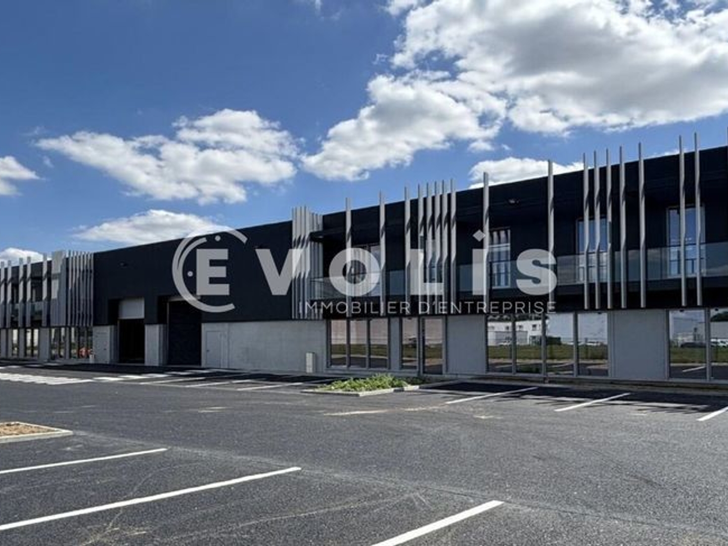 Locaux à vendre - 880m2 - Avelin (59710)