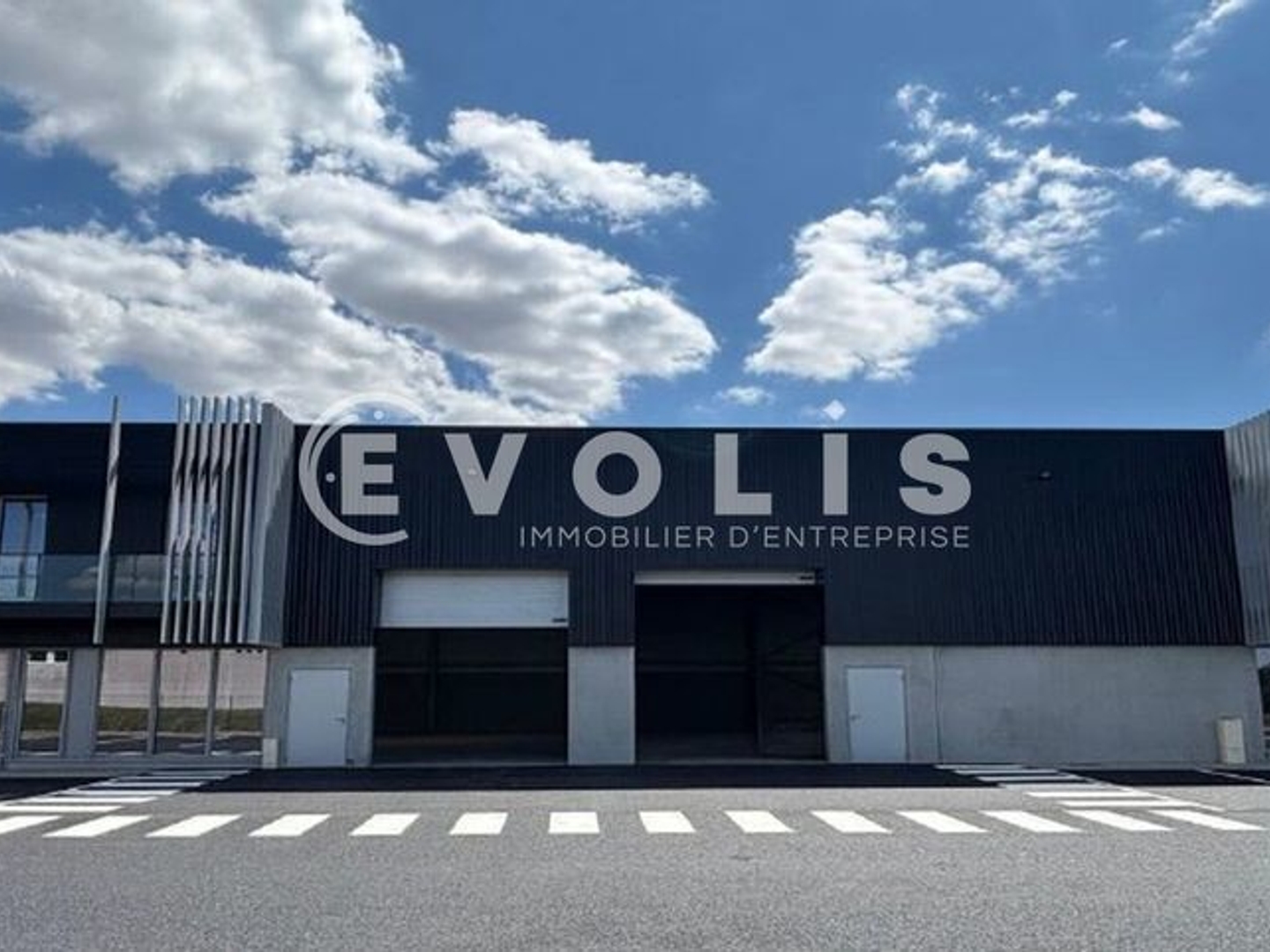 Locaux à vendre - 880m2 - Avelin (59710)