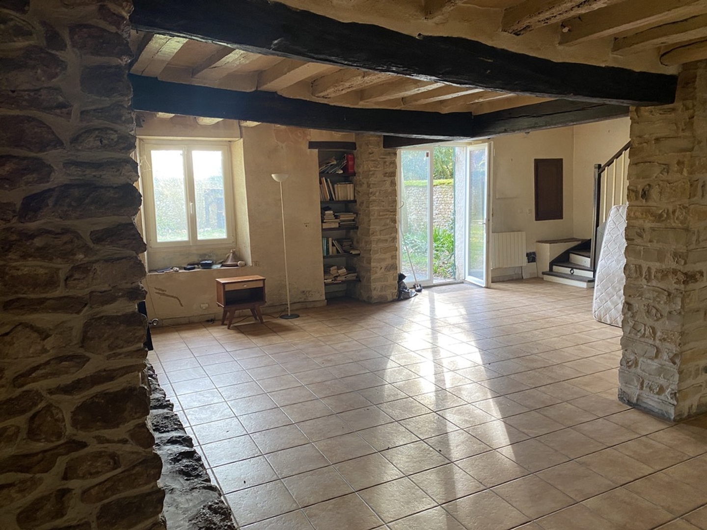 EXCLUSIVITÉ A 10 KMS OUEST ETAMPES CHARMANTE MAISON EN PIERRES 4 CHAMBRES SUR 2090 M2 DE TERRAIN CLOS