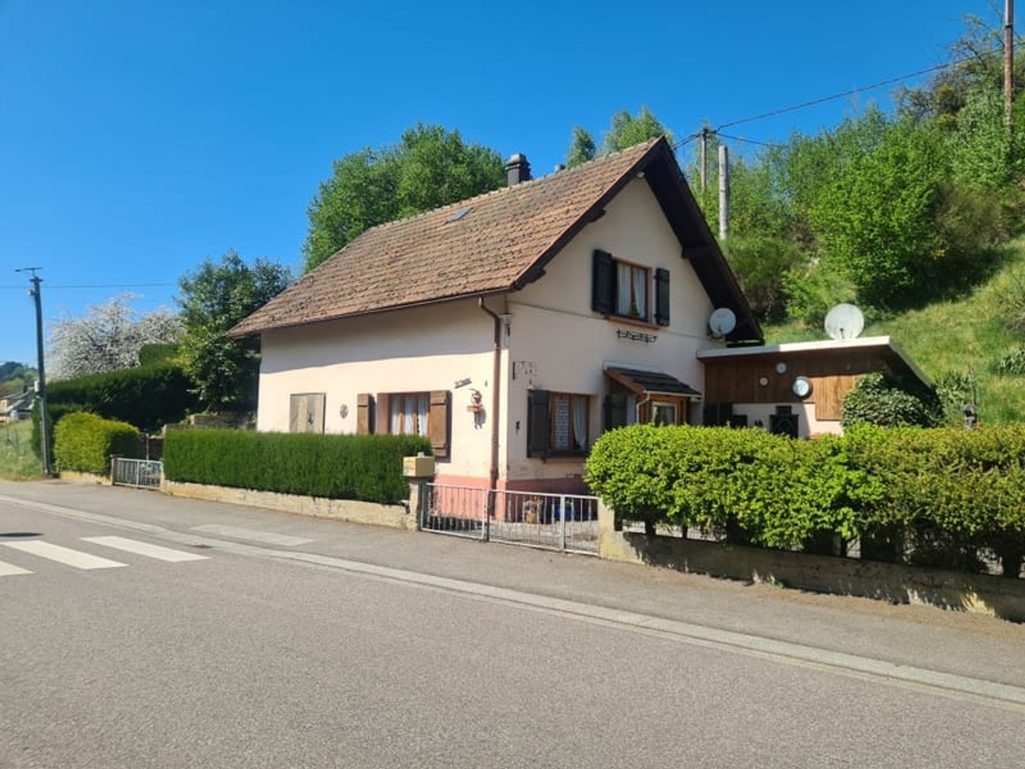 Charmante maison avec grand terrain à Obersteinbach