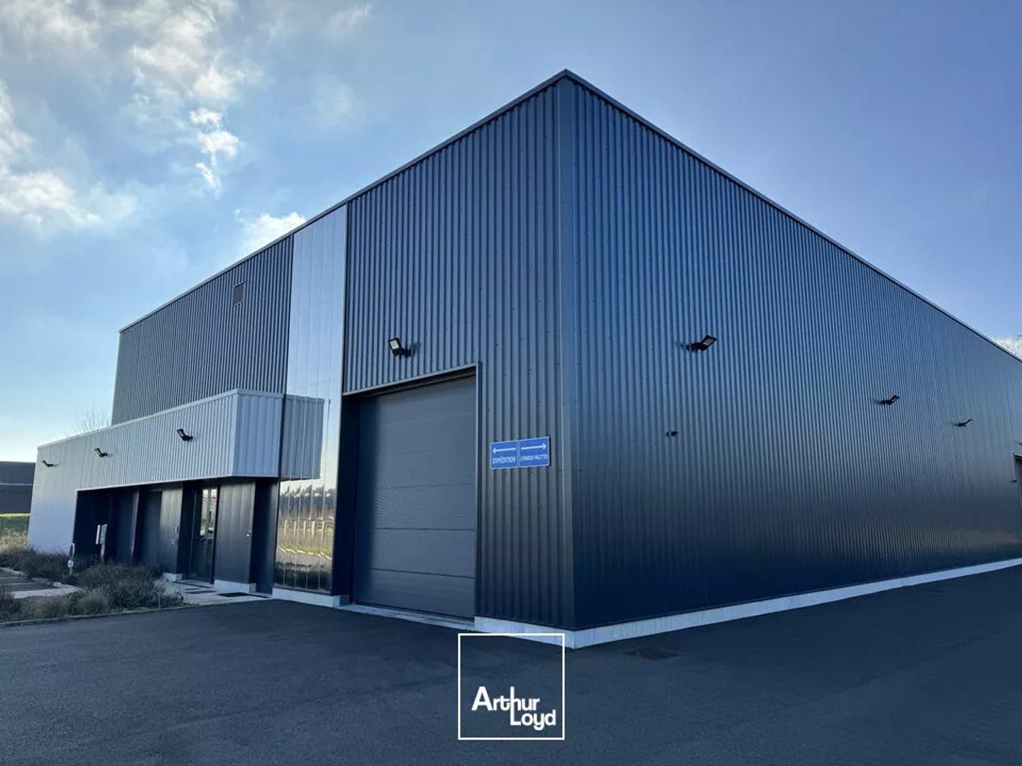 CINQ MARS LA PILE LOCAL A VENDRE 903 M² PARFAIT ETAT TERRAIN EXTENSION