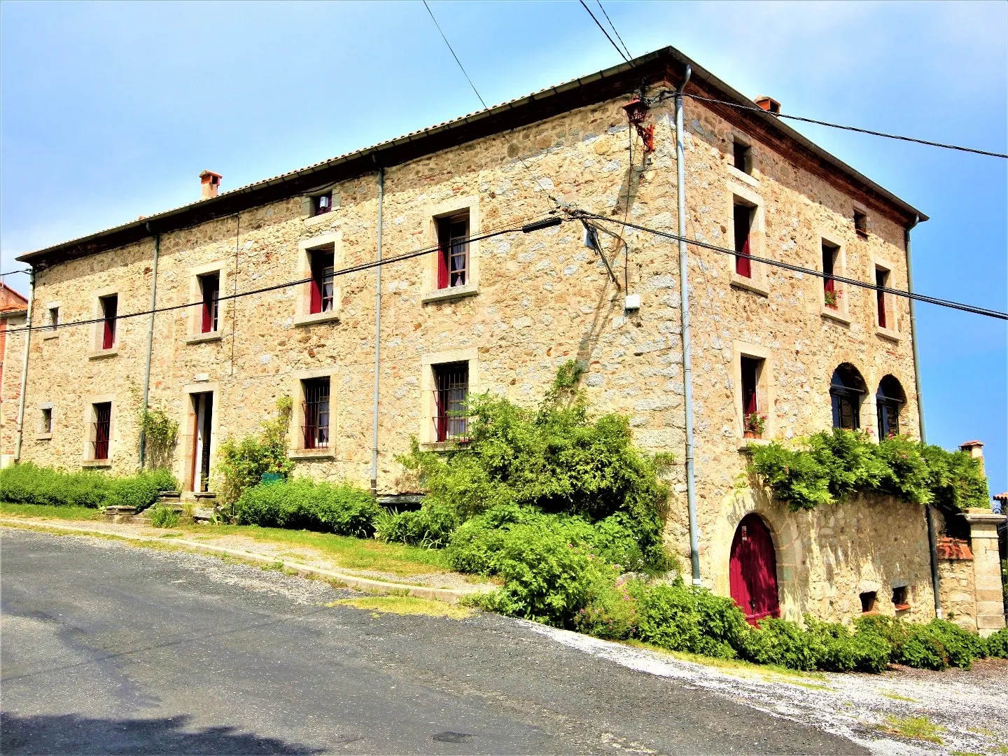 Maison à vendre - 14 pièces - 395m2 - Arles-Sur-Tech (66150)