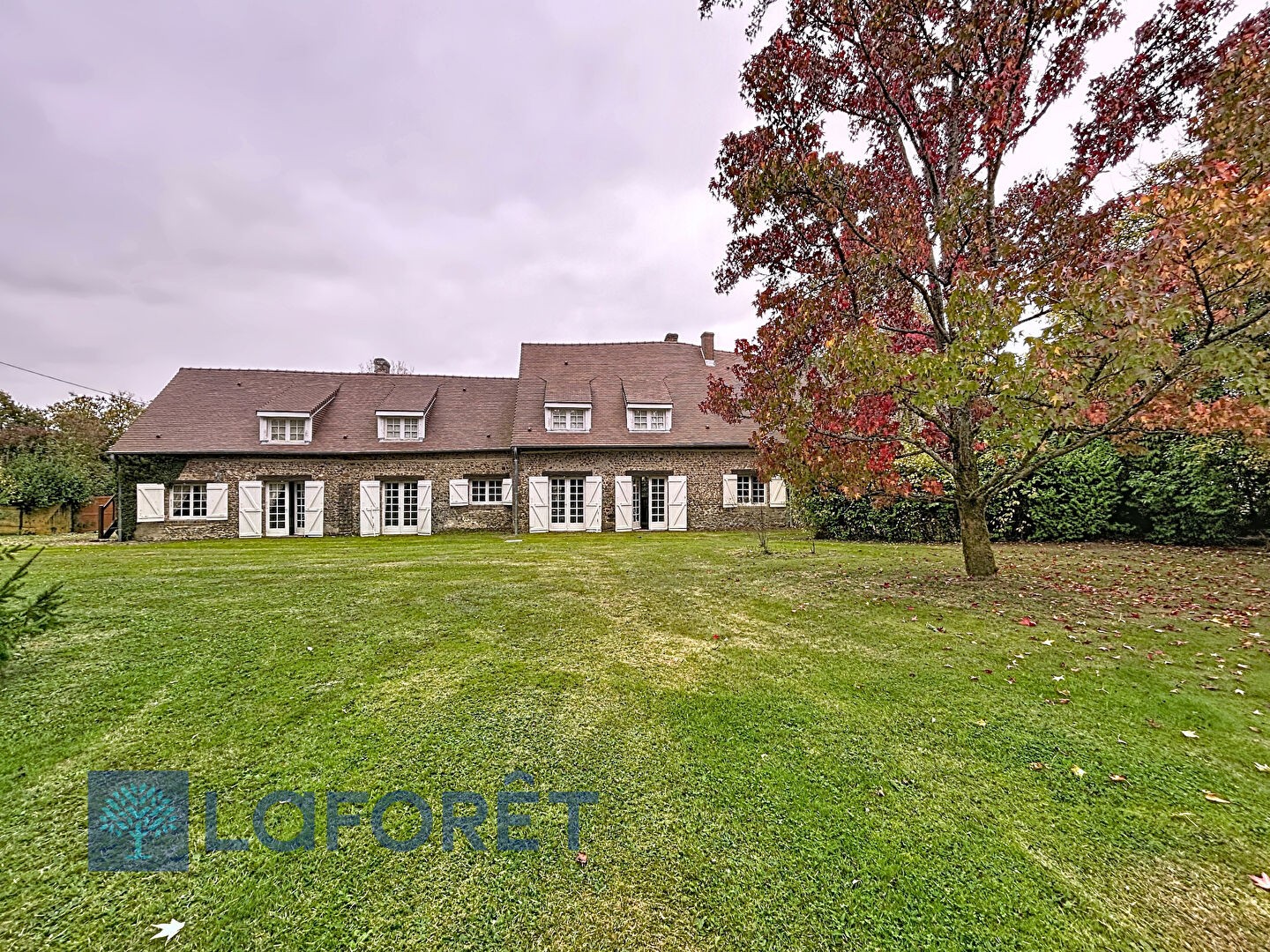 Maison 10 pièces 260 m²