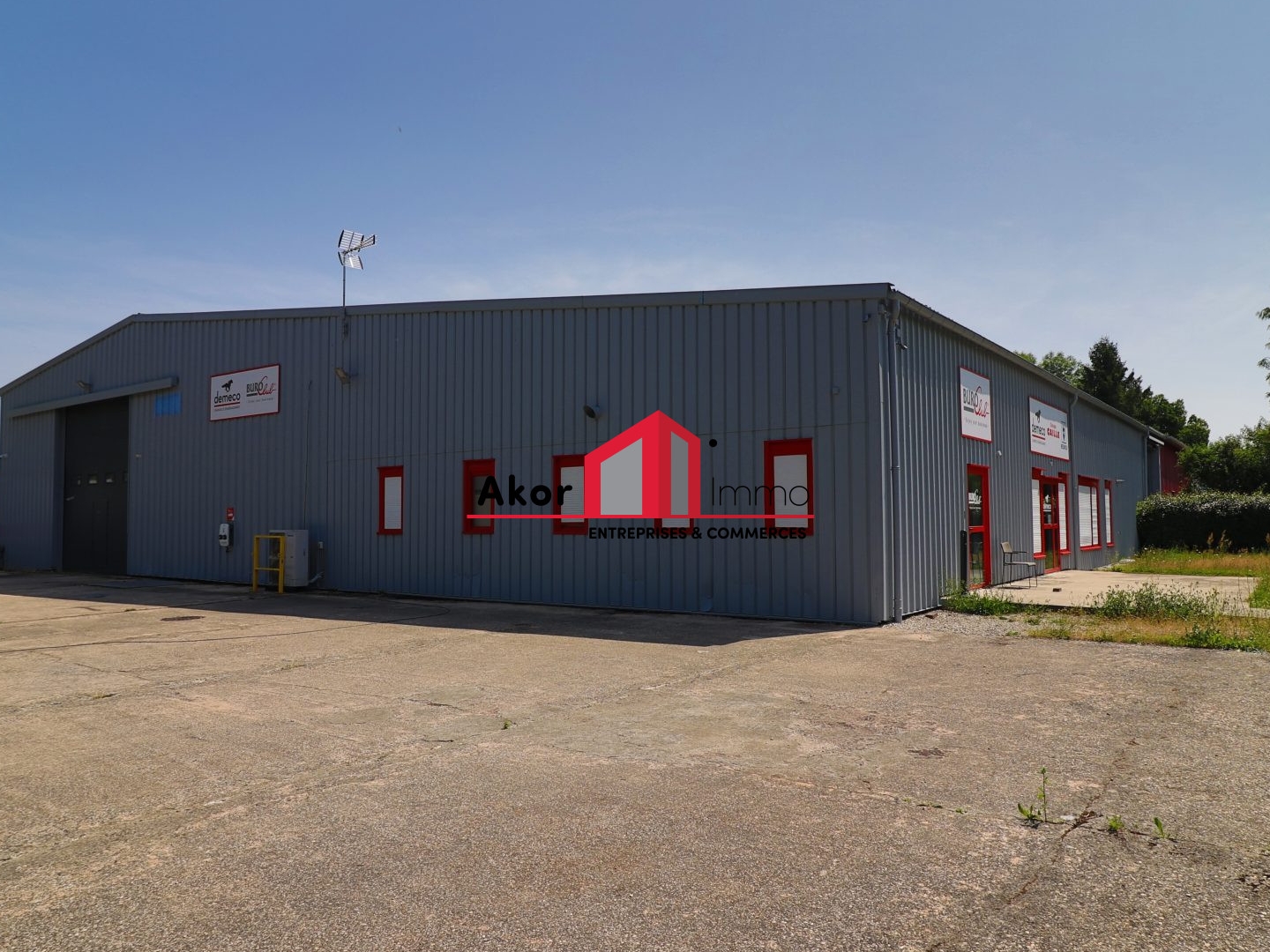 Local commercial 921 m²
