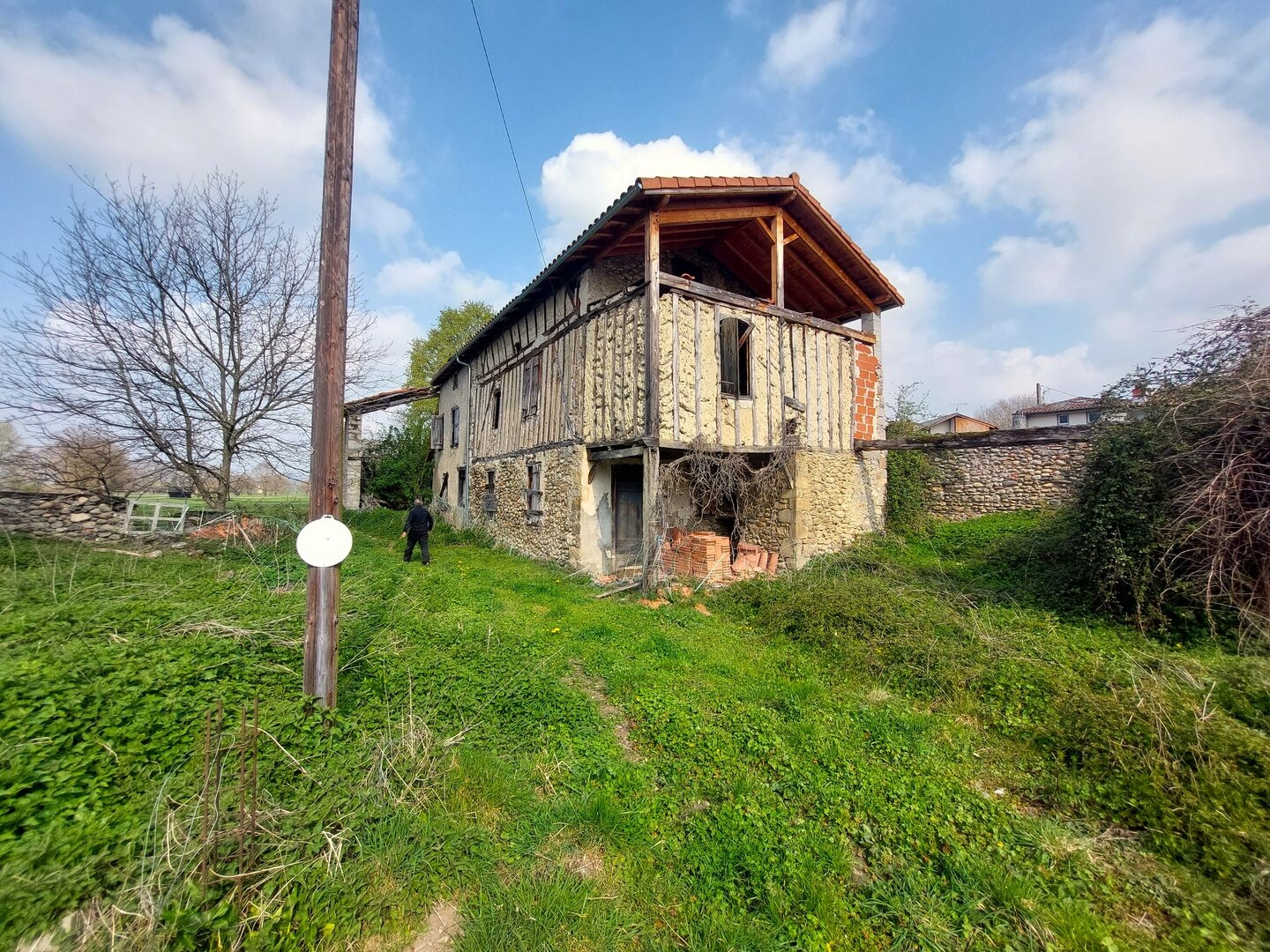 ENSEMBLE DE DEUX MAISONS À RENOVER SECTEUR "PROCHE SAINT GIRONS »