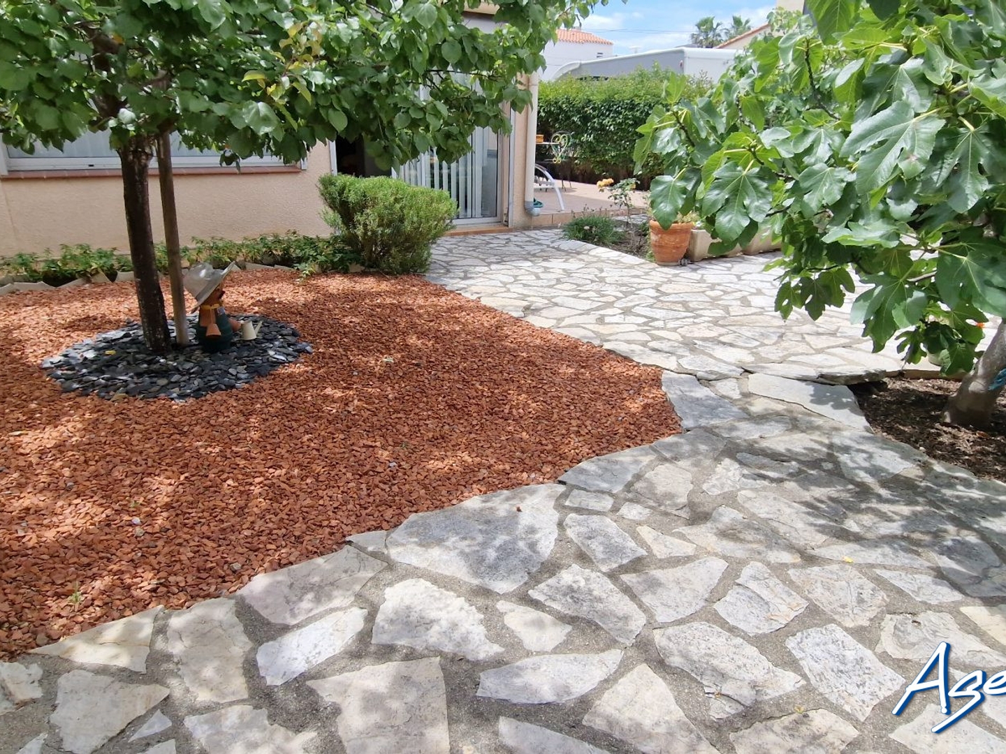 Beau T2 avec jardin et garage