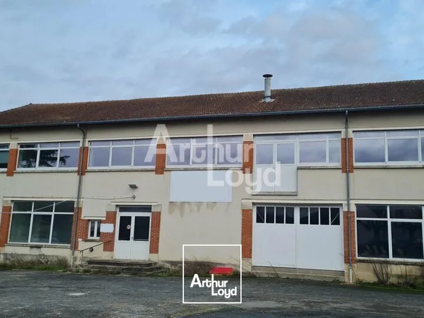 ISSOUDUN - A VENDRE SITE D'ACTIVITE 2 890m² - 2119