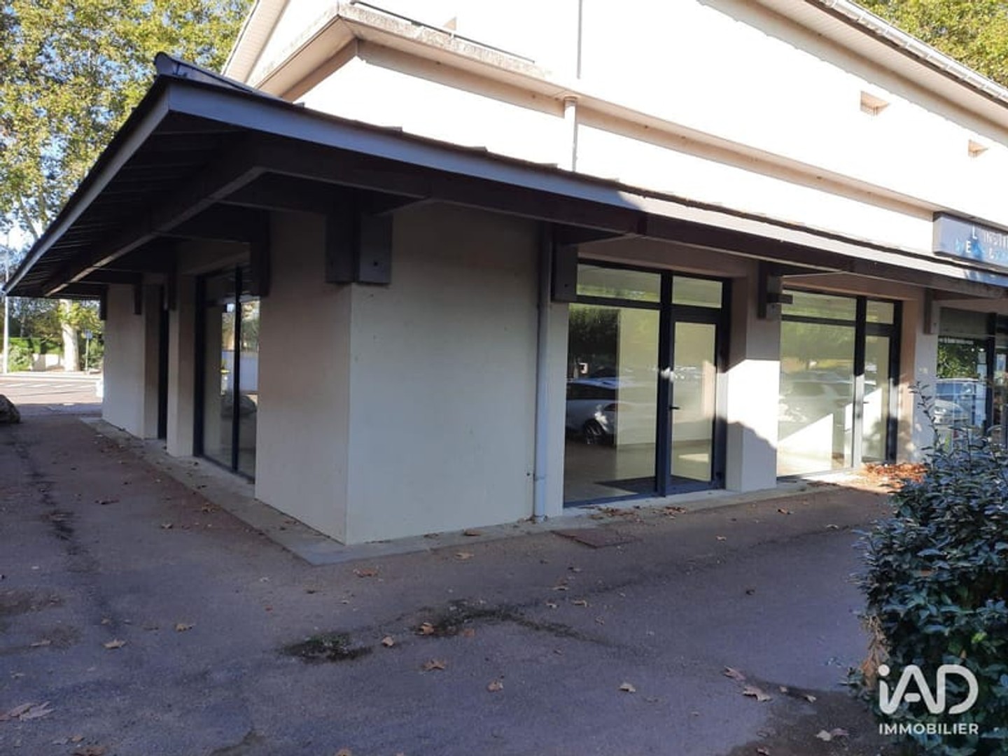 Immeuble commercial 93 m²