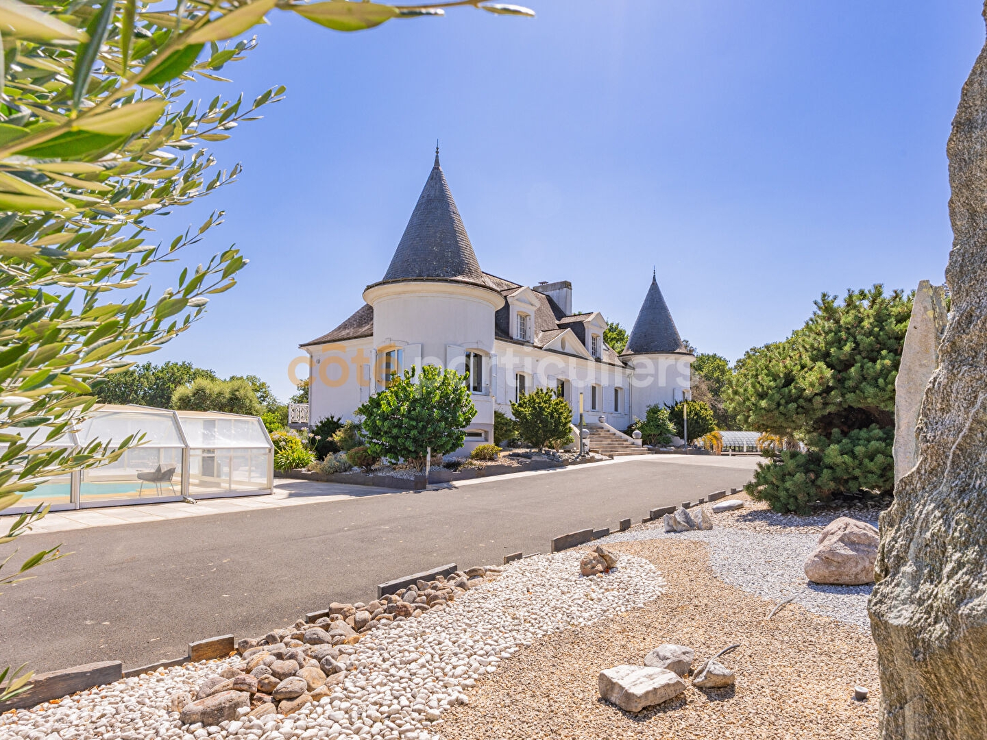 Maison à vendre - 9 pièces - 410m2 - La Chevrolière (44118)