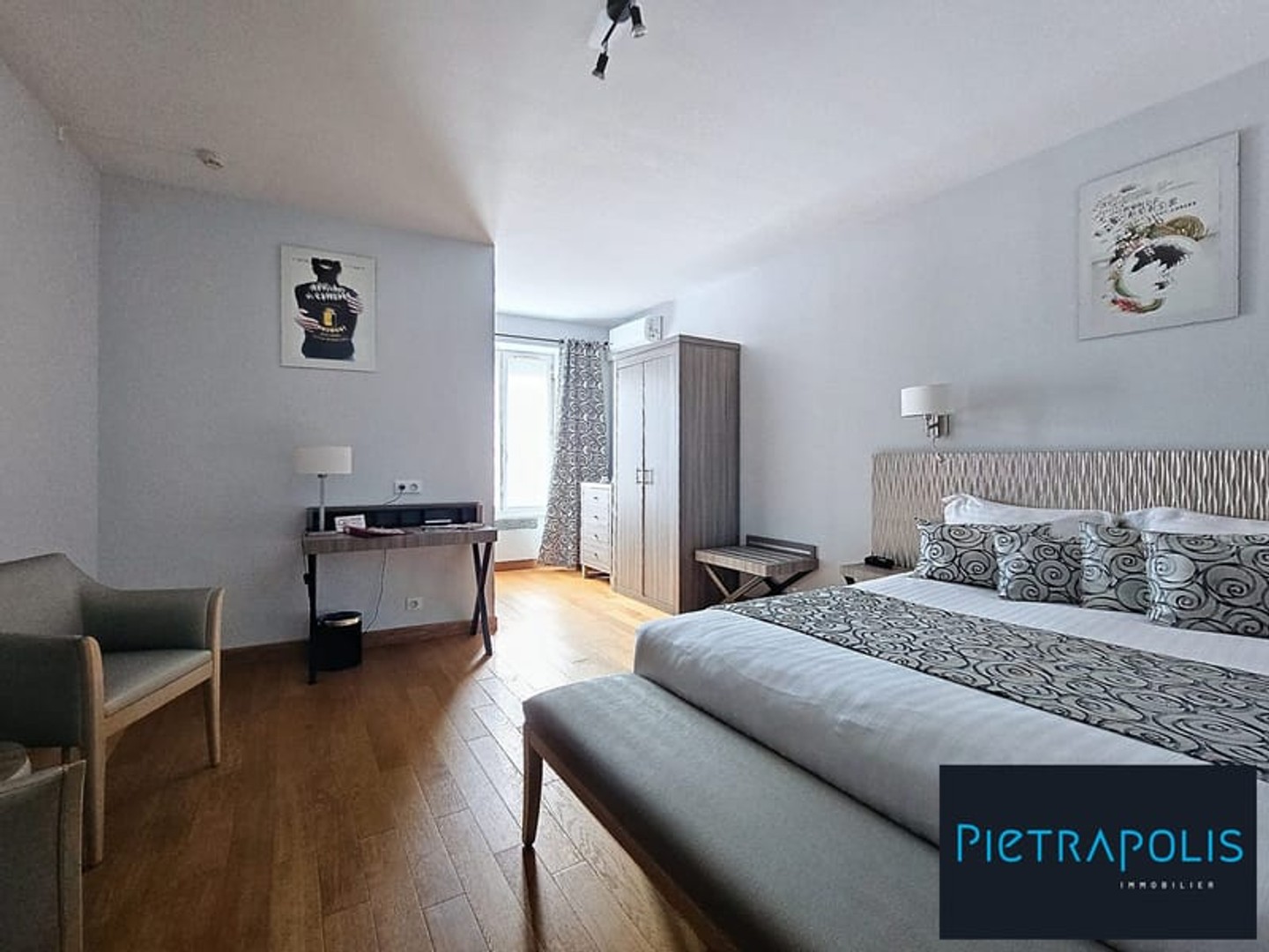 Local commercial 2000 m²