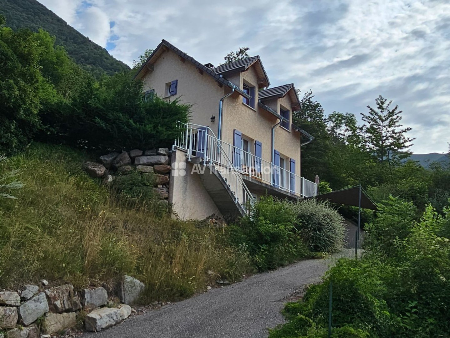 Aspres-les-Corps : Maison individuelle avec vue panoramique