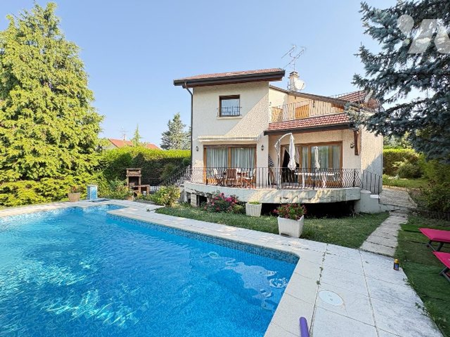 Maison 7 pièces 246 m²