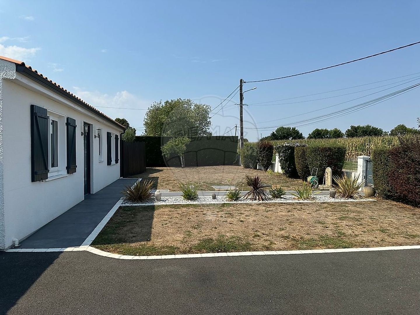 Maison à vendre - 6 pièces - 1158m2 - La Clisse (17600)