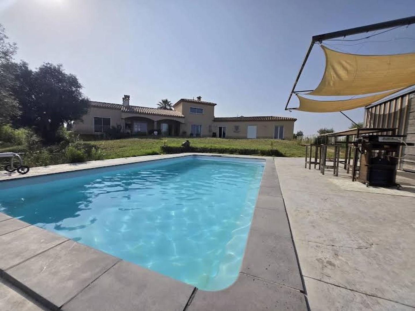 Villa 6 pièces 240 m²