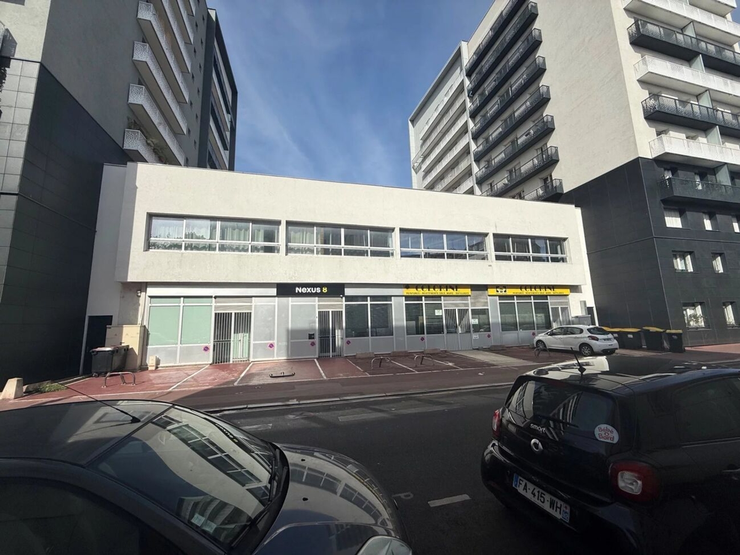 Local 8 pièces 3189 m²