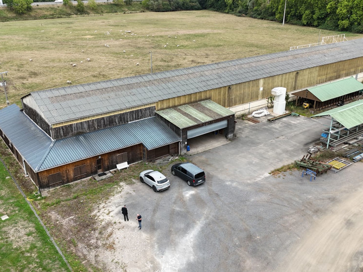 Local industriel avec grand potentiel logistique et stockage