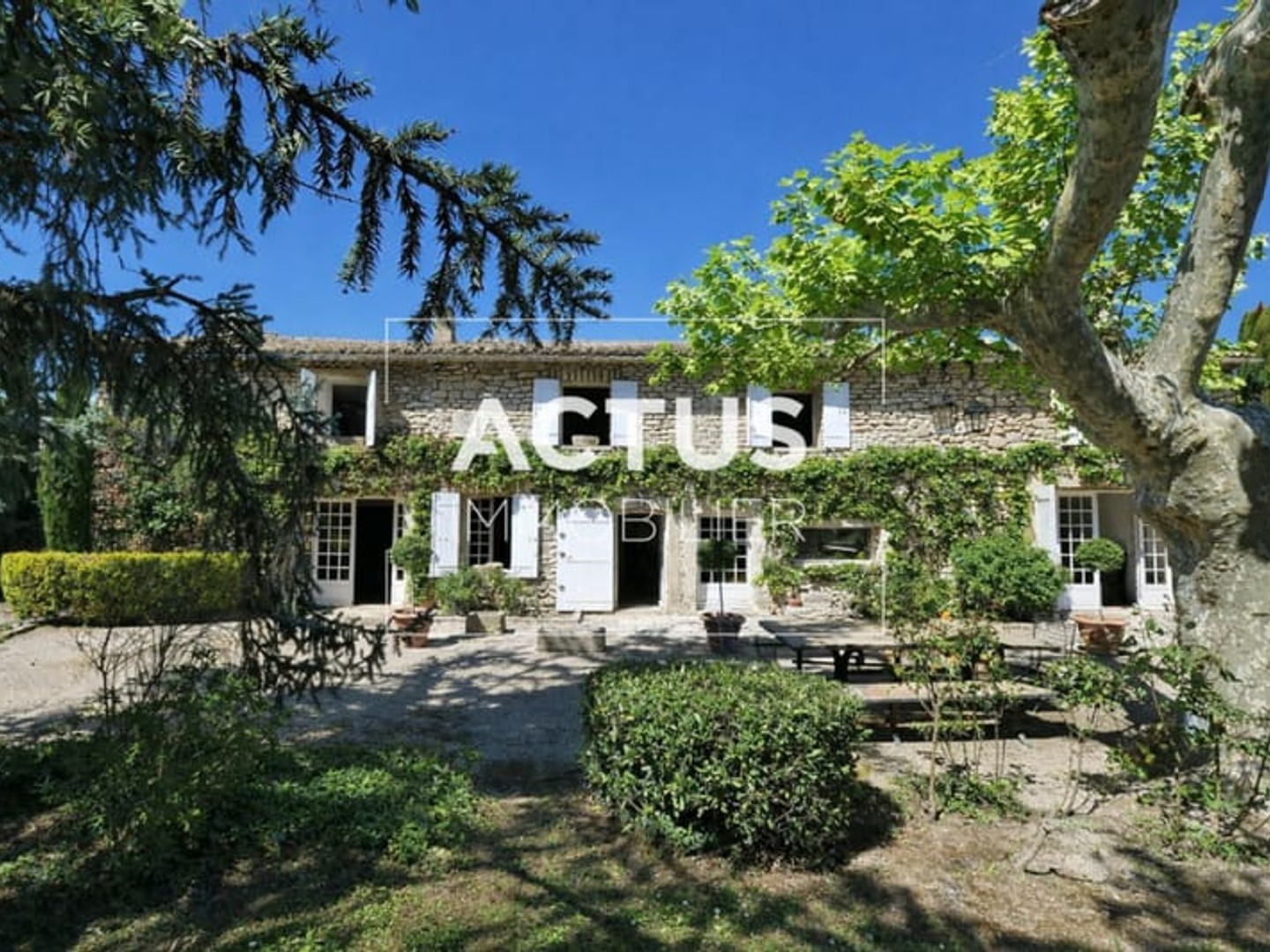 Propriété de caractère - Mas en Pierre - Environnement ex
