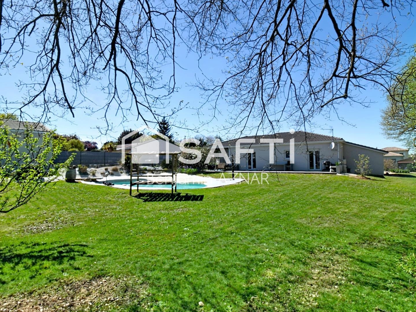 Superbe Villa T4 avec "piscine/plage" et garage
