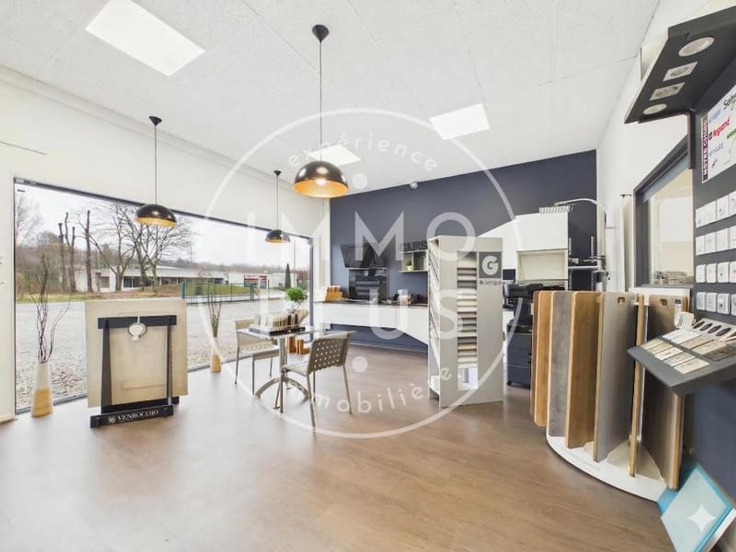Vente - Local commercial - 75 m² - 199 500 € - MEYTHET