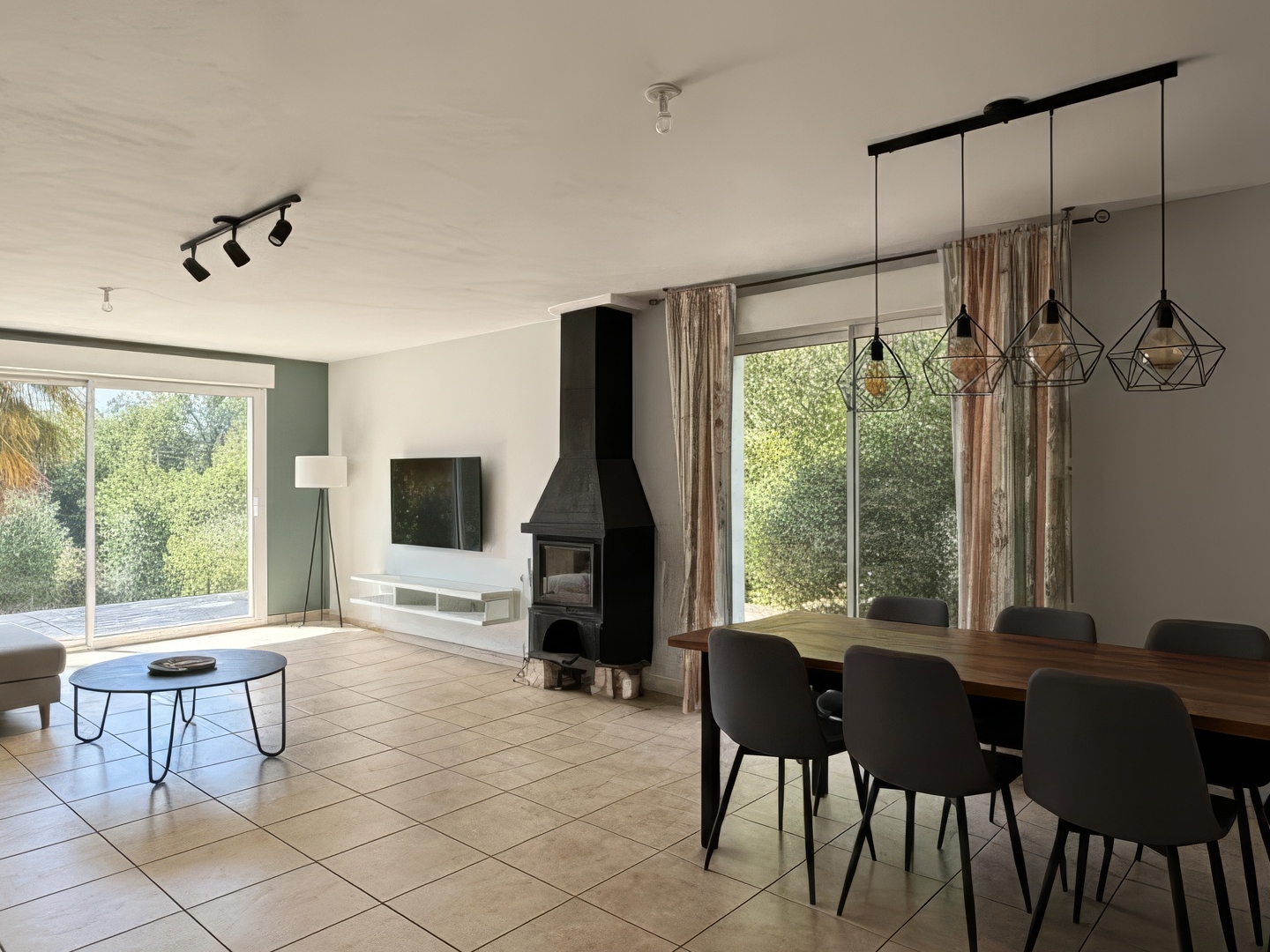 Maison à vendre - 7 pièces - 213m2 - Saint-Épain (37800)