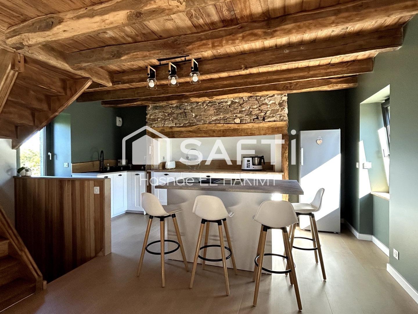 MAISON A VENDRE EN PIERE REFAIT A NEUF