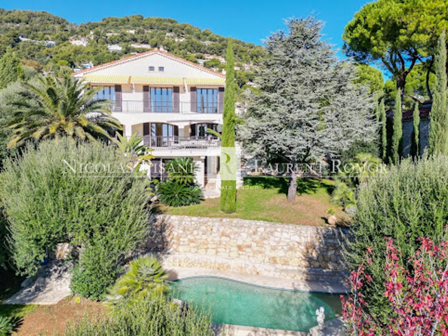 Maison à vendre - 7 pièces - 268m2 - Roquebrune-Cap-Ma... (06190)