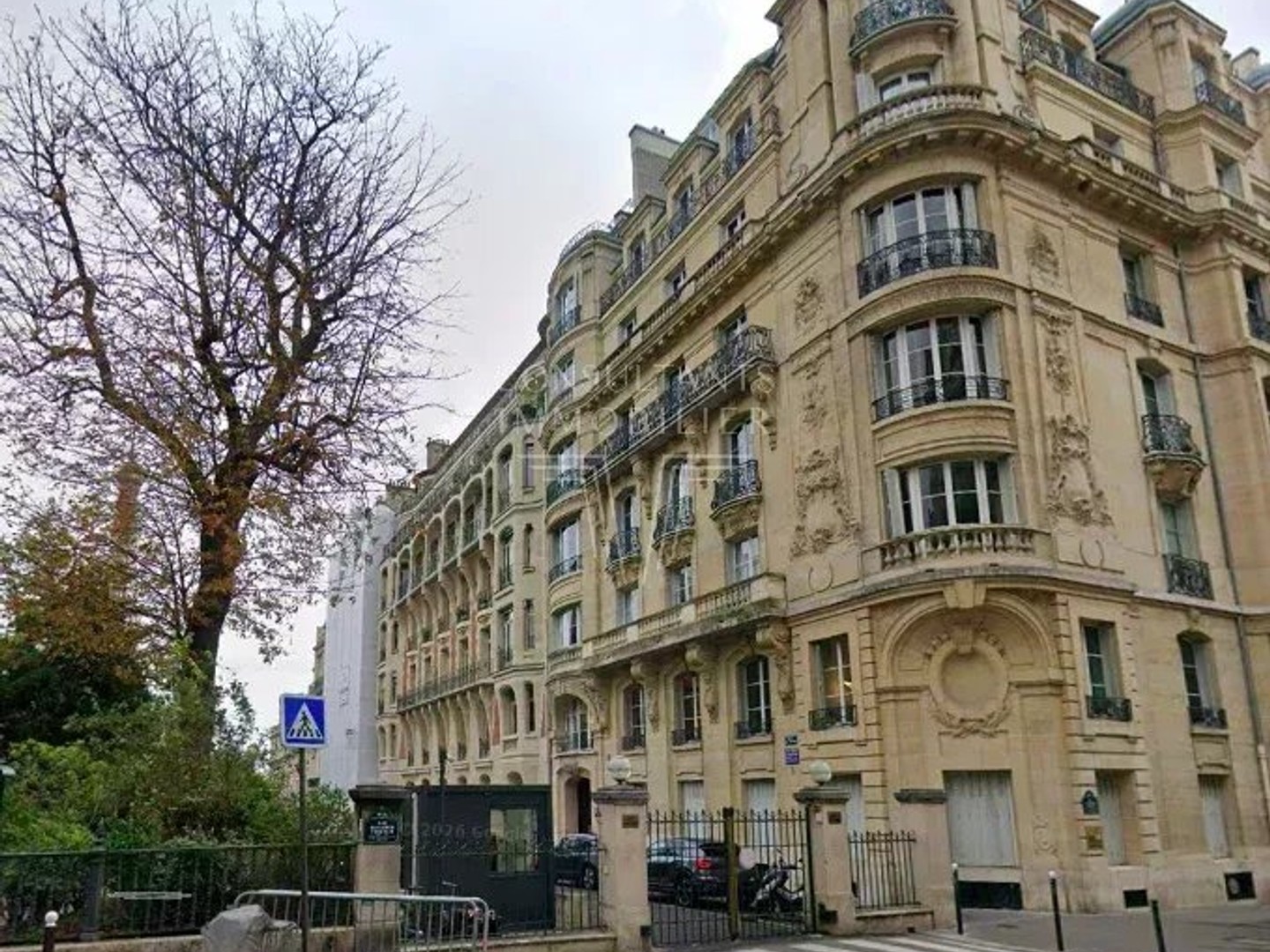 RUE LE TASSE. VASTE APPARTEMENT EN PARFAIT ETAT. VUE TOUR EIFFEL