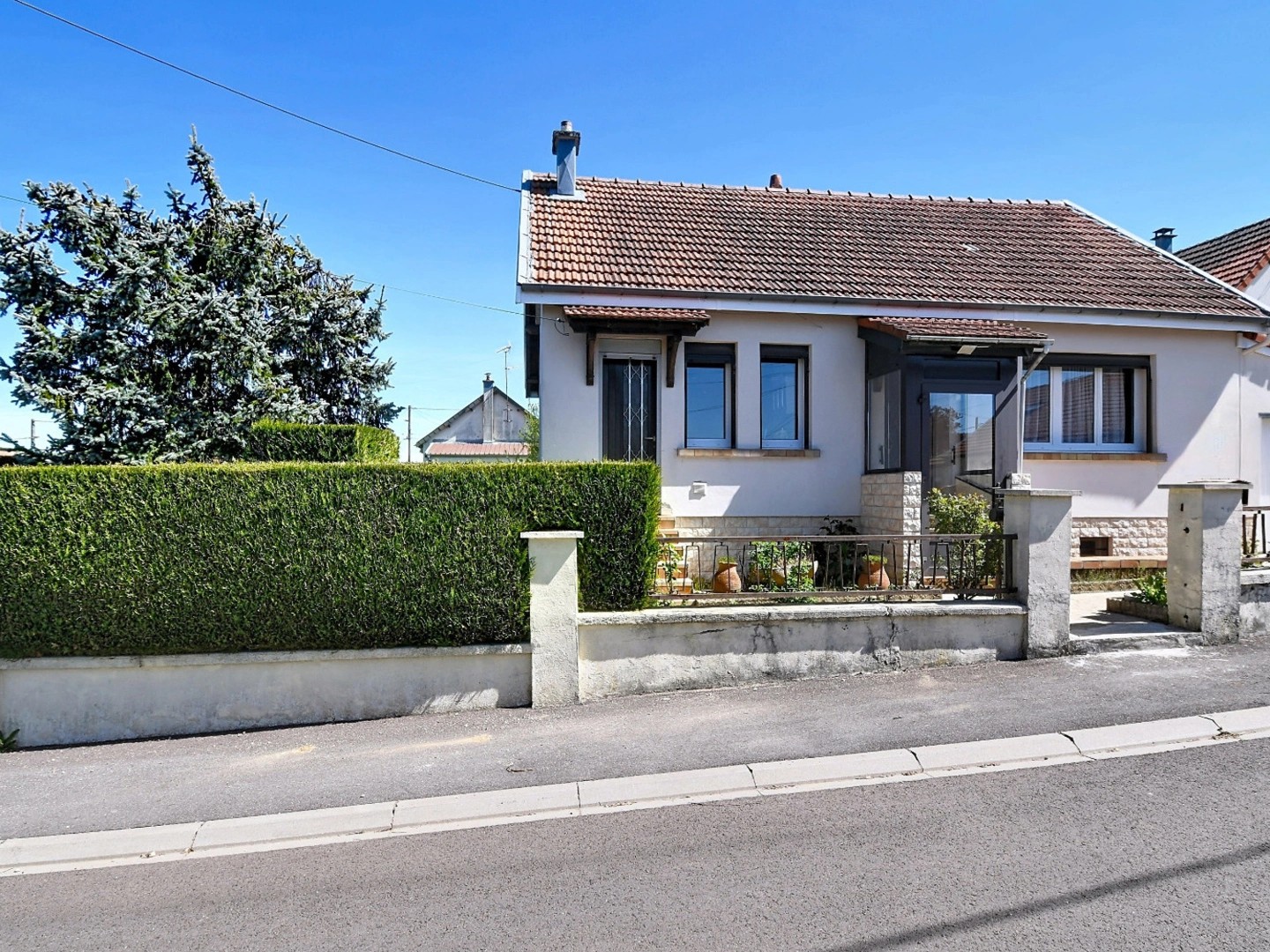 MAISON INDIVIDUELLE AU CALME - 3 CHAMBRES - GARAGE - TERRAIN 6 ARES