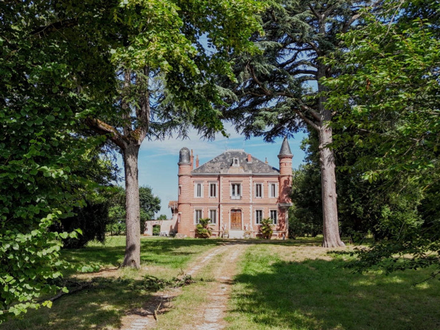 Maison à vendre - 12 pièces - 448m2 - Montauban (82000)