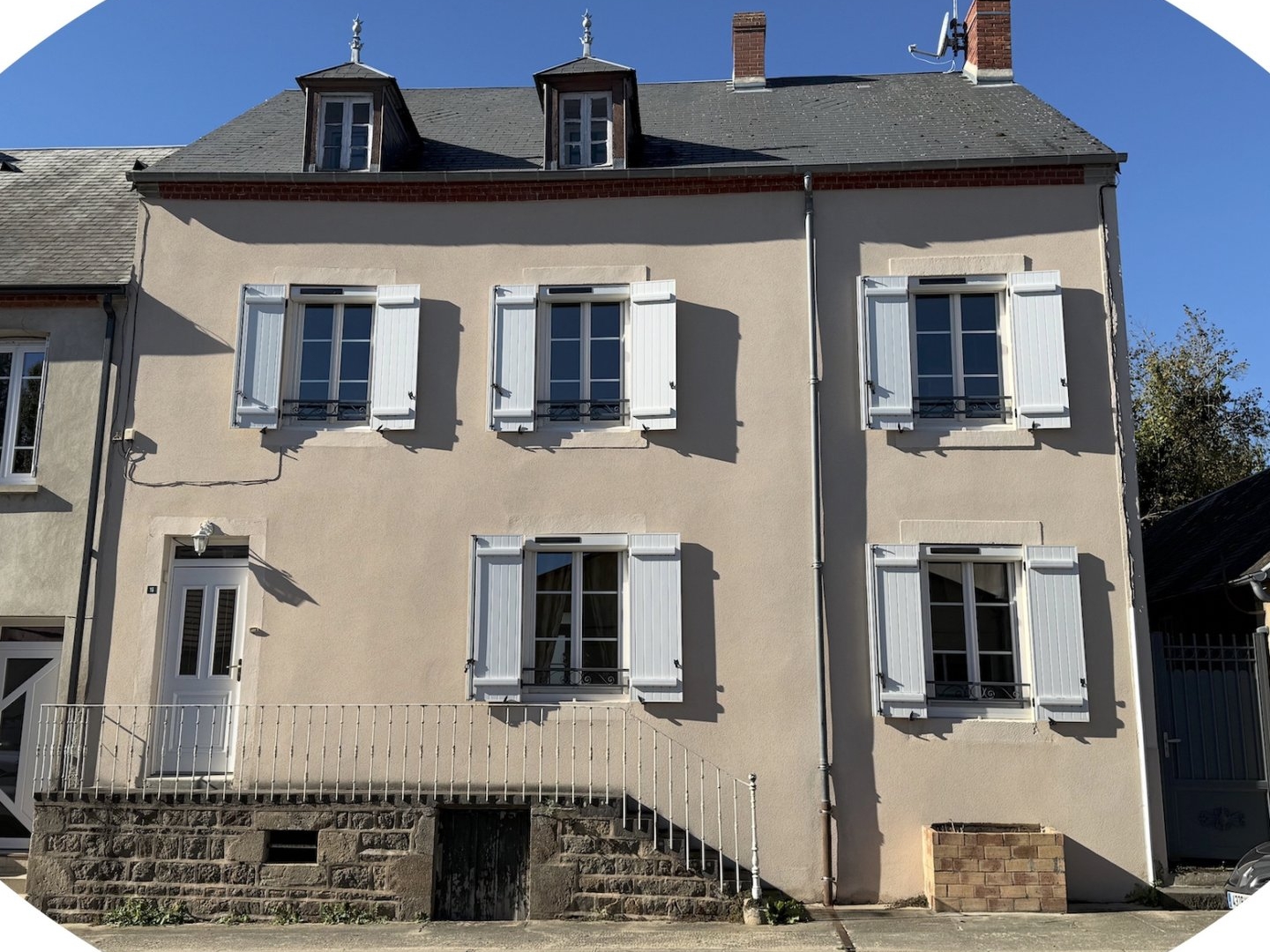 Auv 1234 : Maison rénovée avec jardin et garage à Marcillat, 641m2