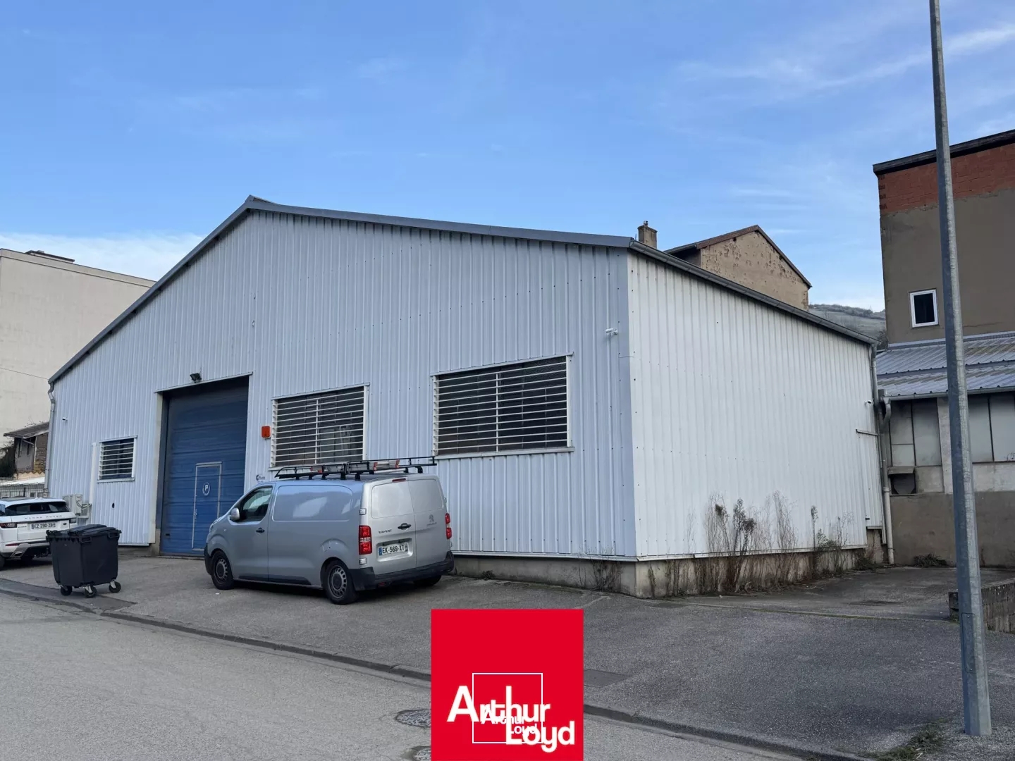 Locaux à vendre - 830m2 - Tarare (69170)