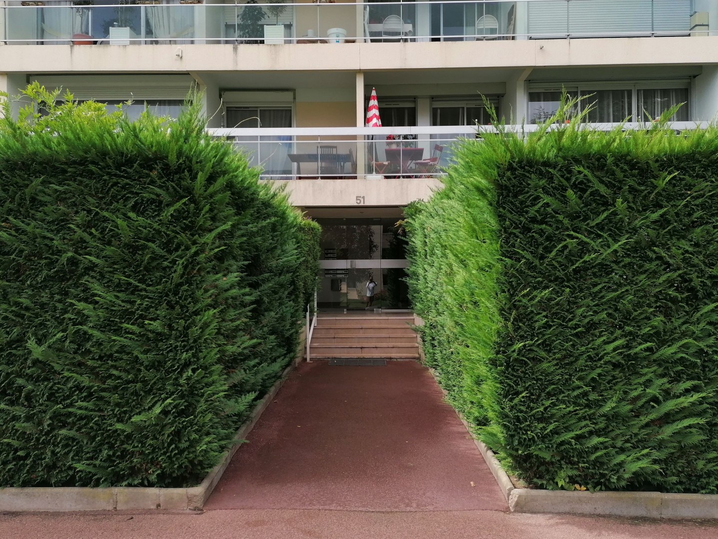 Tres jolie studio dans une résidence avec piscine (loyer tout inclus)