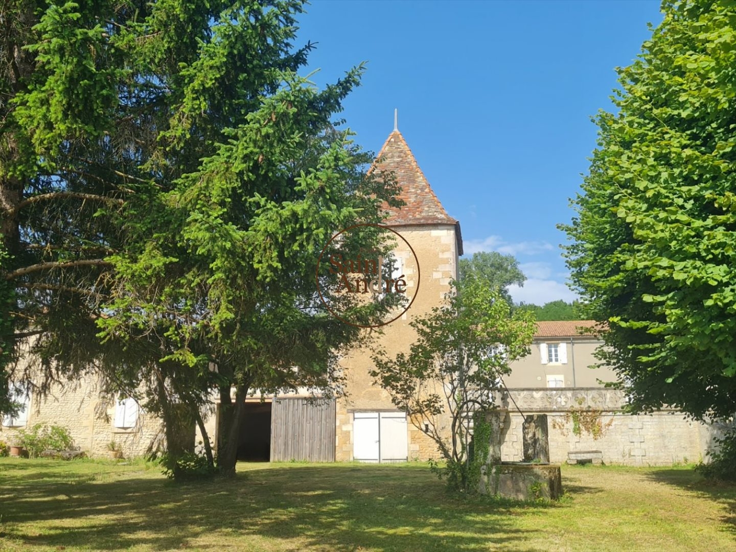 Maison à vendre - 13 pièces - 490m2 - Condéon (16360)