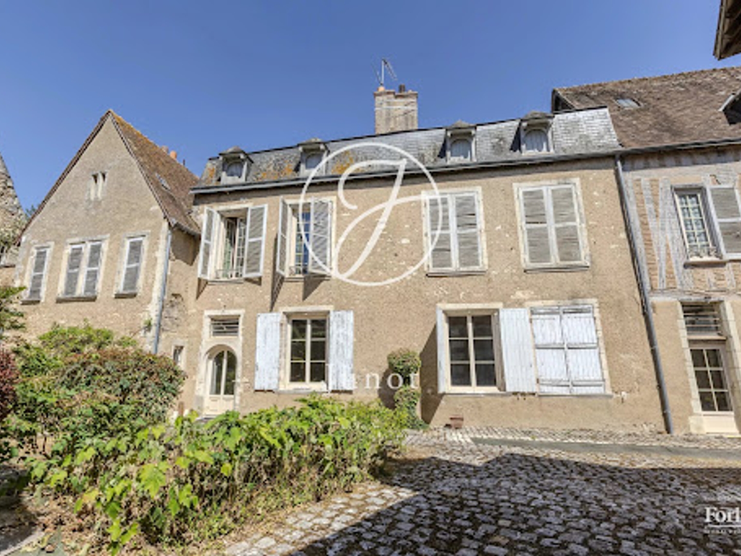 Maison 10 pièces 300 m²