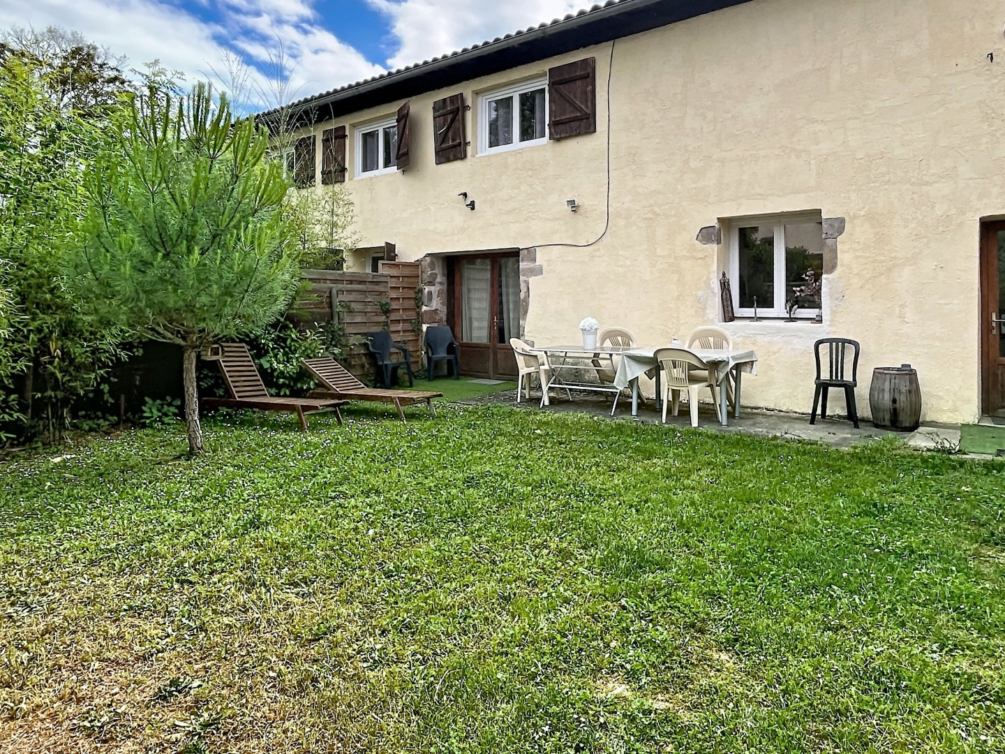 ISSOIRE, ensemble immobilier en pierres sur terrain de 890m2