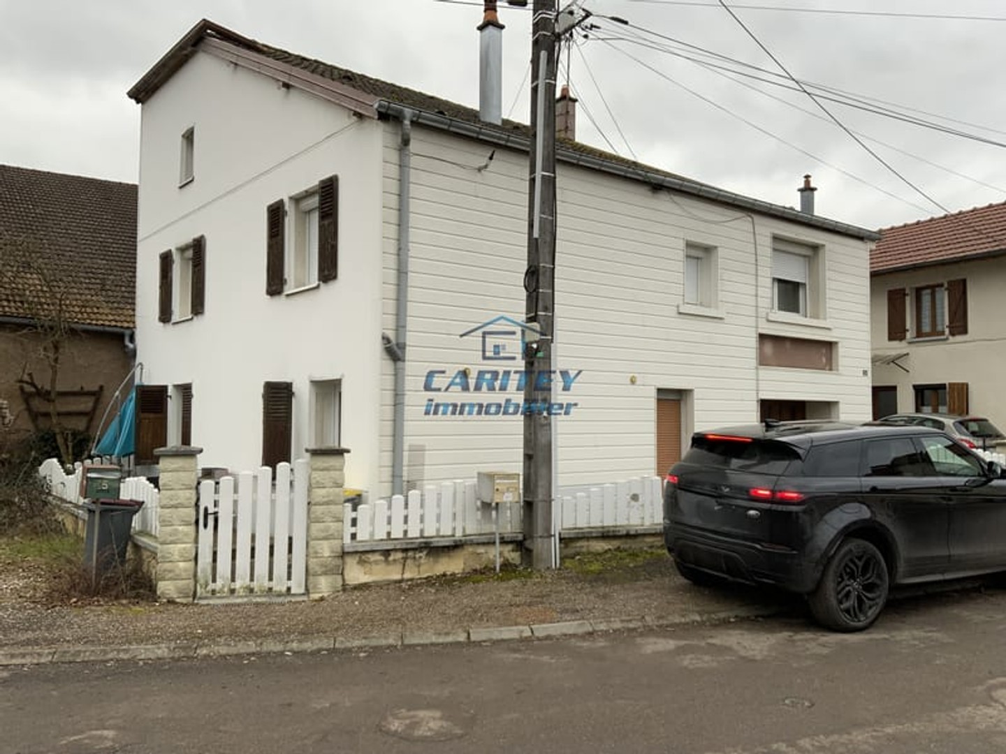 Maison de 139 m2 comprenant 2 appartements sur un terrain de 489 m2 située sur la commune de FROIDECONCHE