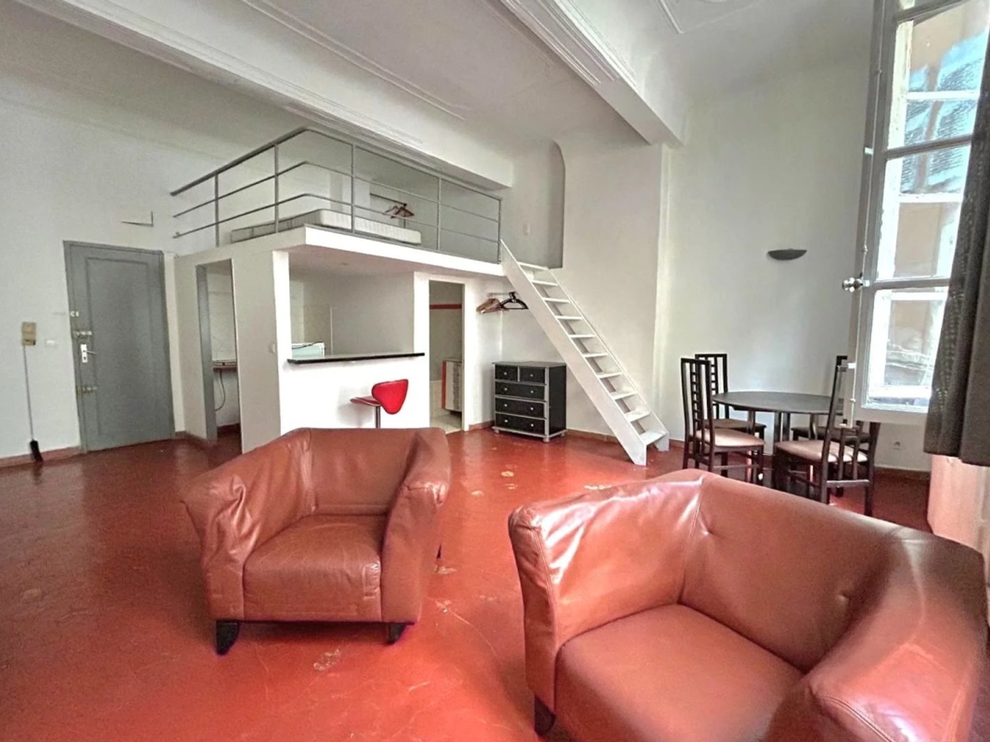 Studio à rénover avec mezzanine - Arts et Métiers
