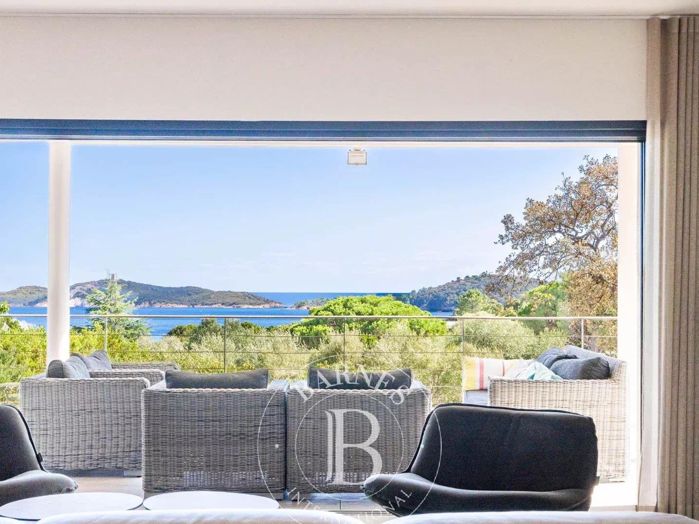 Exclusivité, Pinarello, Villa vue mer, 4 chambres, piscine, plage à pied