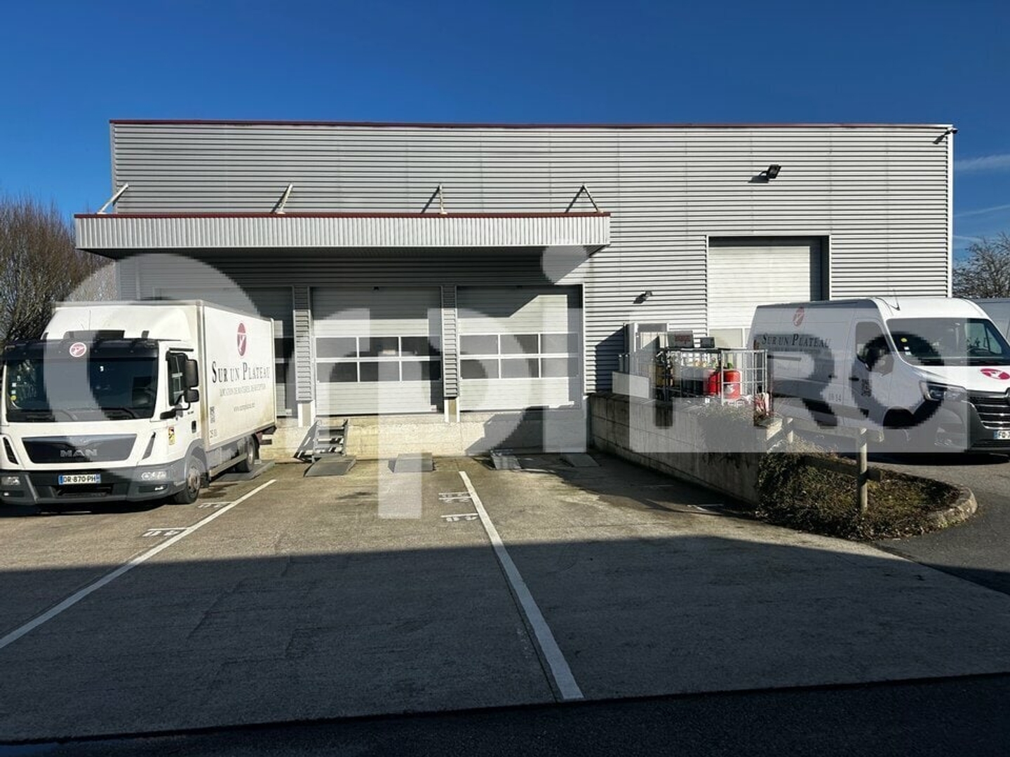 LOCAL D'ACTIVITE A VENDRE