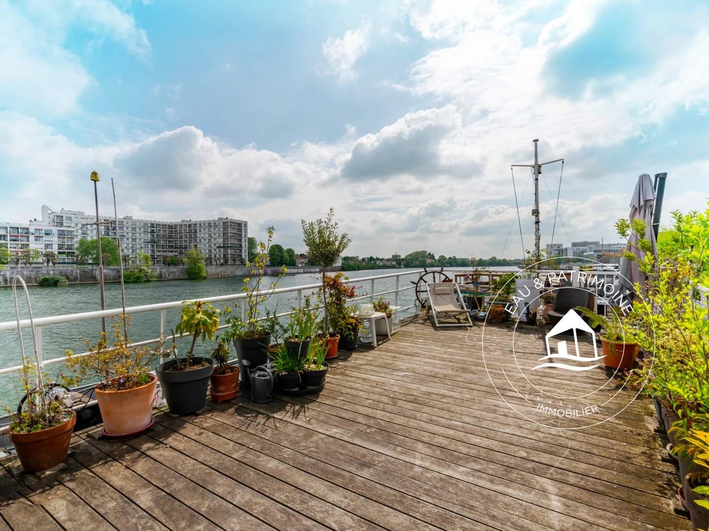 Péniche 6 pièces 180 m²