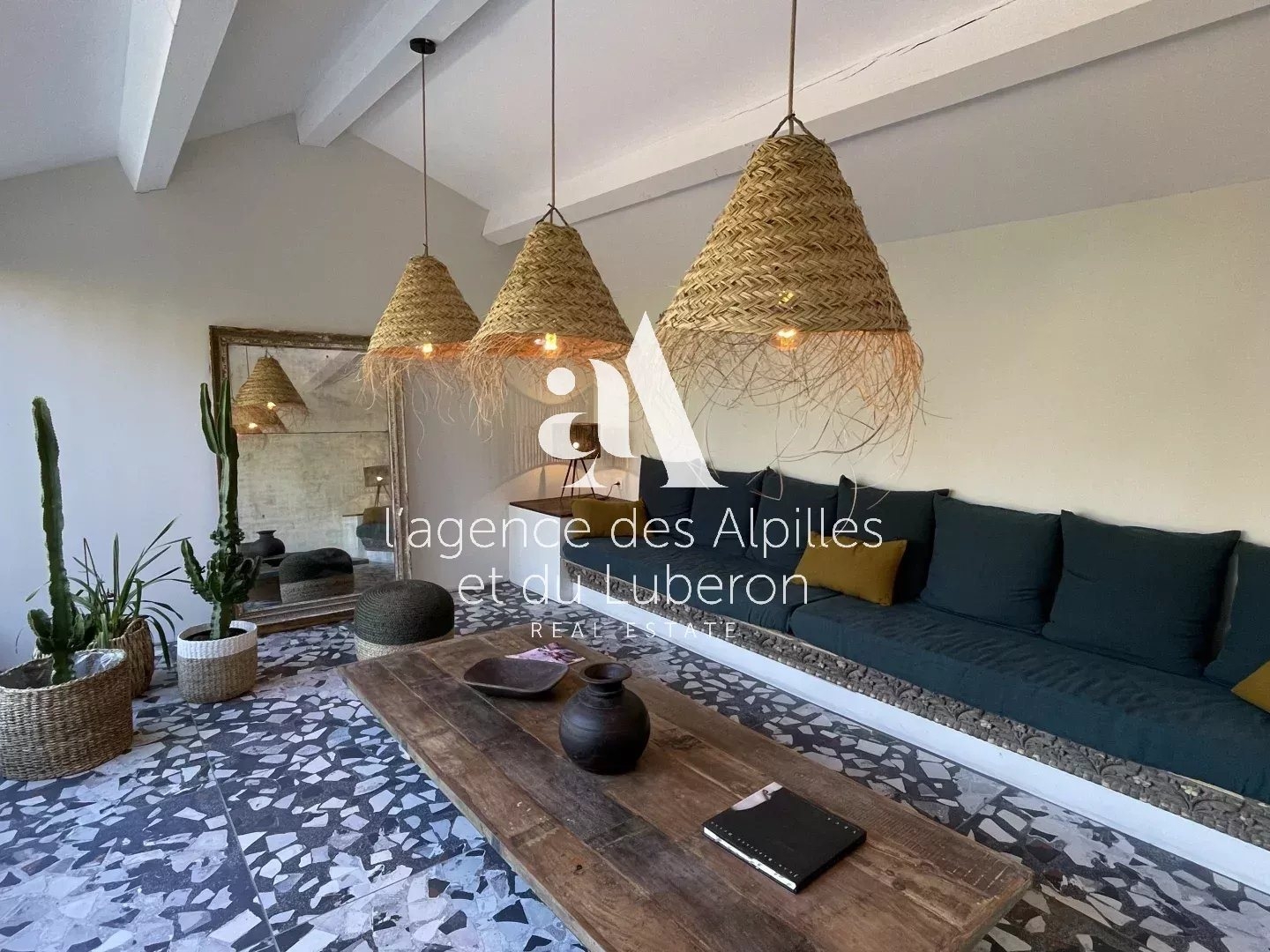Maison à vendre - 7 pièces - 160m2 - Fontvieille (13990)