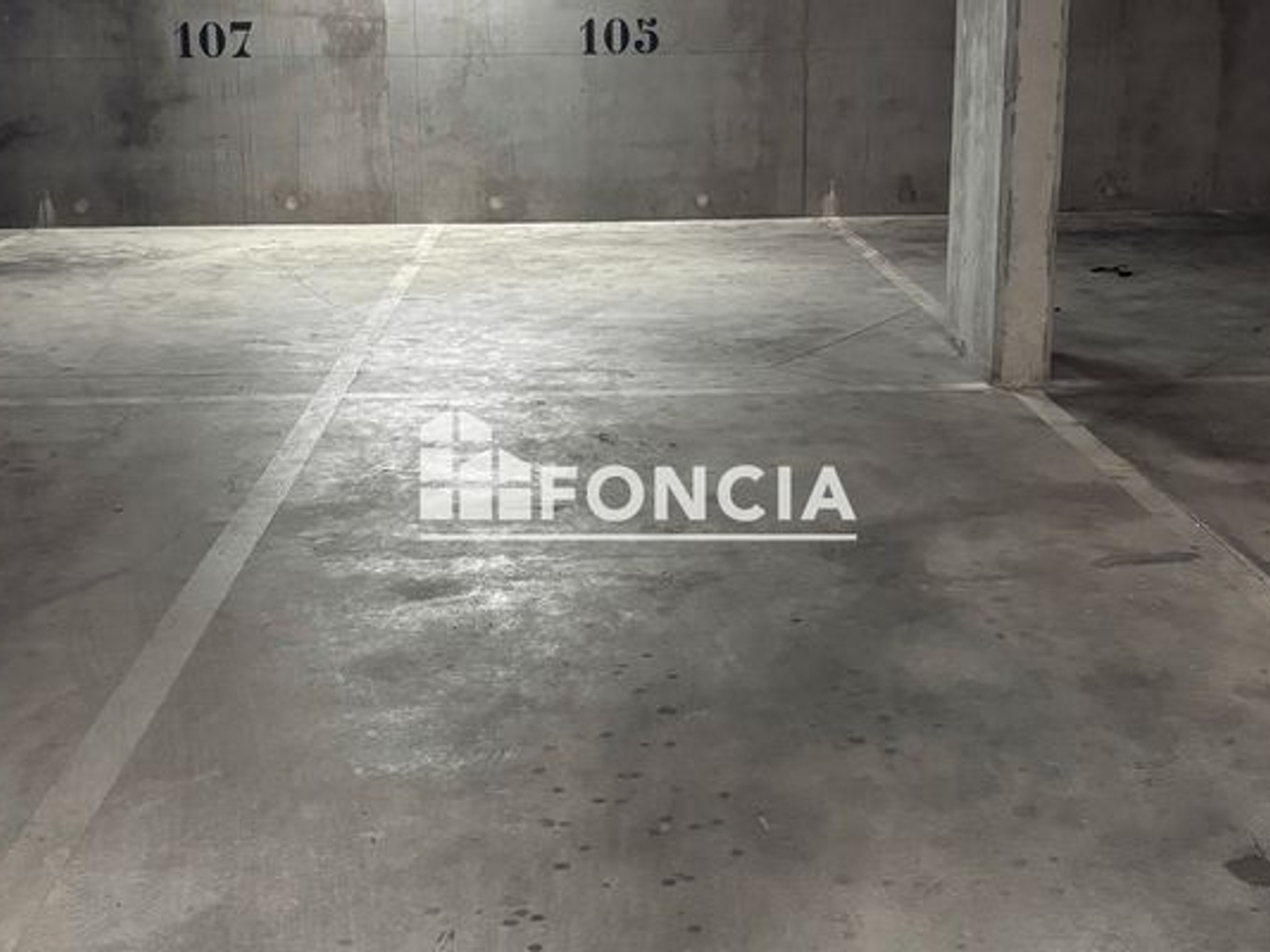 Parking / garage / box à vendre - 13m2 - Arpajon (91290)