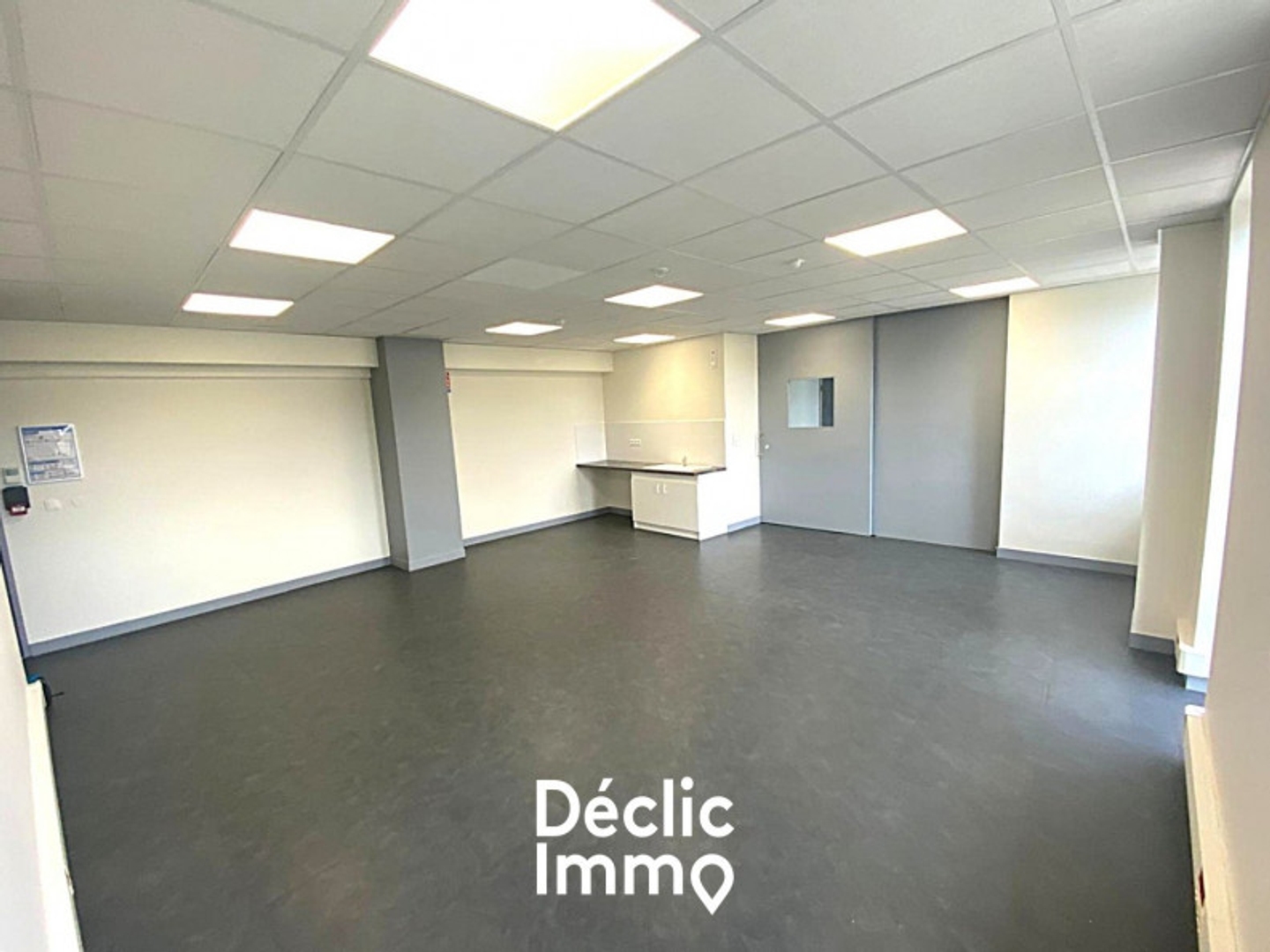 Local d'activité 2 pièces 71 m²