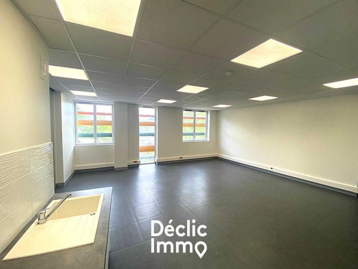 Locaux à vendre - 2 pièces - 71m2 - La Roche-Sur-Yon (85000)