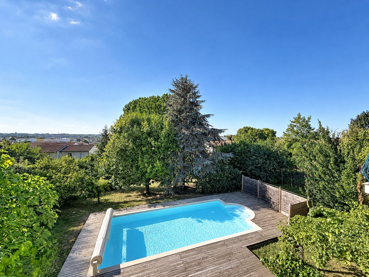 Maison à vendre - 7 pièces - 185m2 - Saintes (17100)