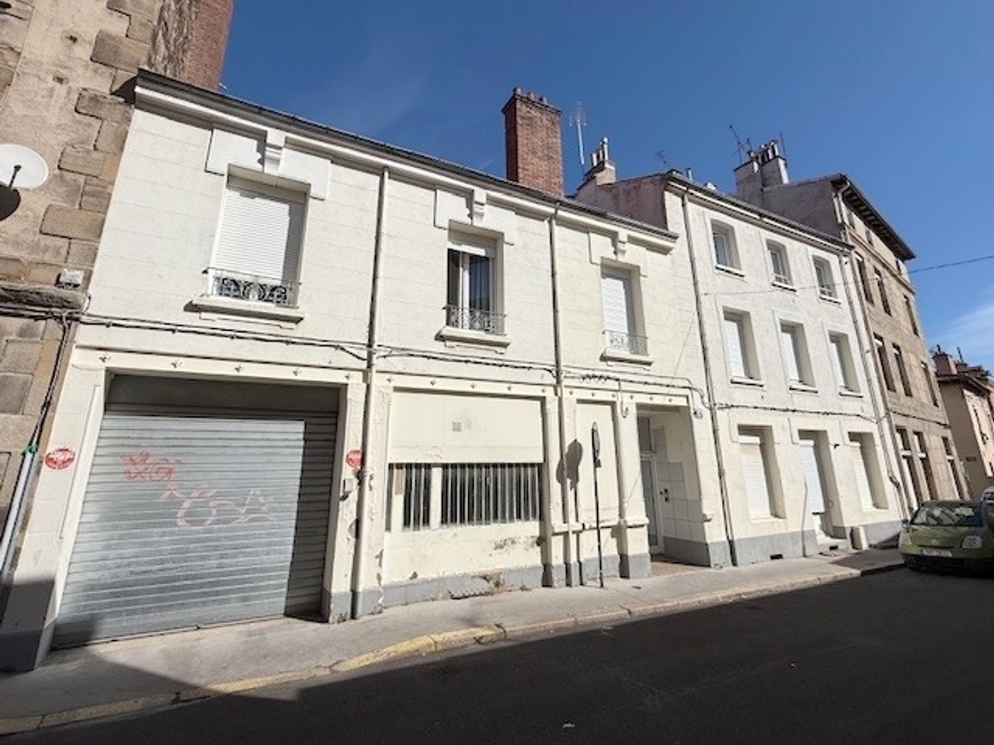 LOCAL PROFESSIONNEL À VENDRE OPPORTUNITÉ D'INVESTISSEMENT À SAINT-ÉTIENNE