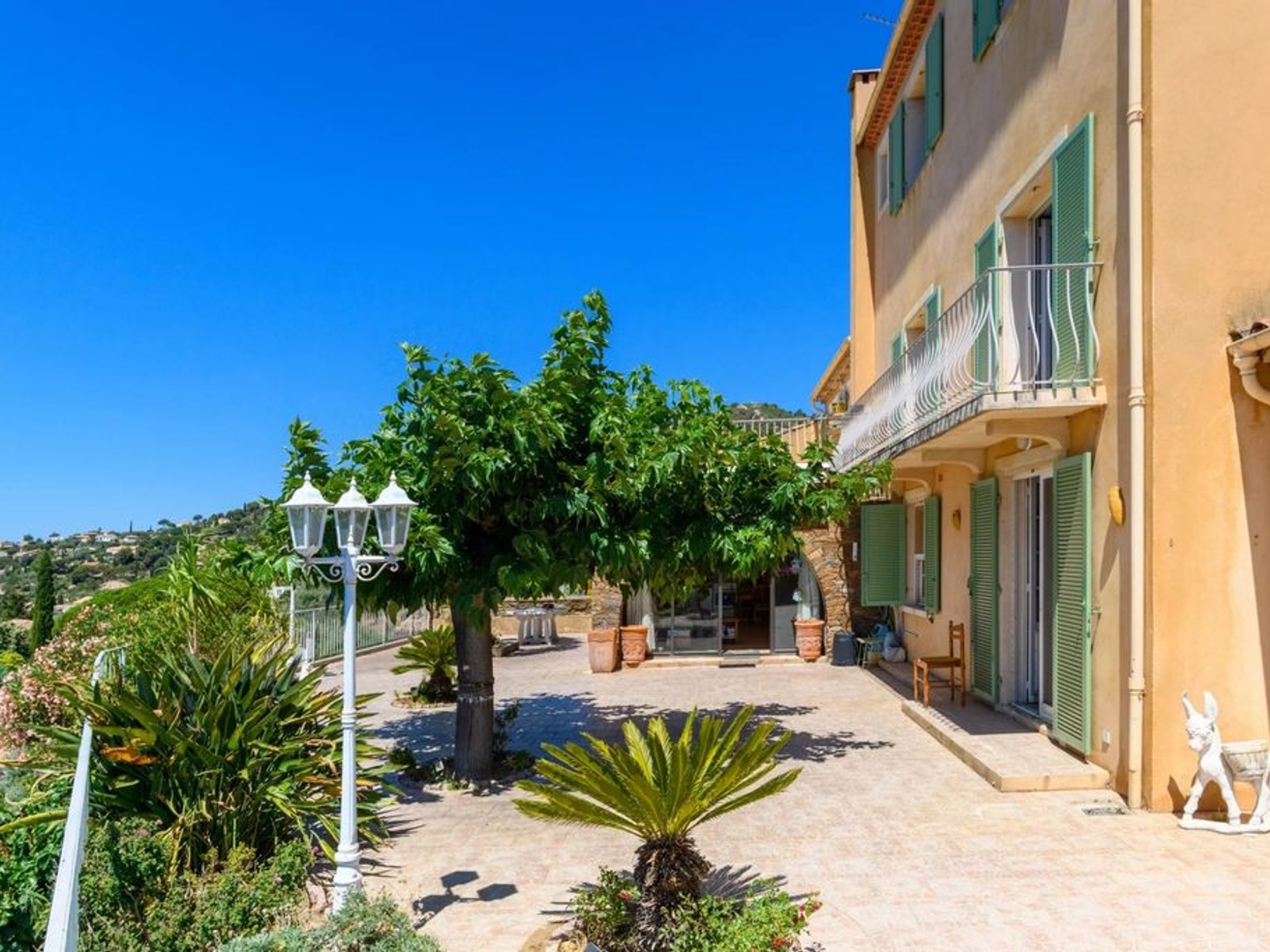 Appartement à vendre - 12 pièces - 450m2 - Bormes-Les-Mimosas (83230)